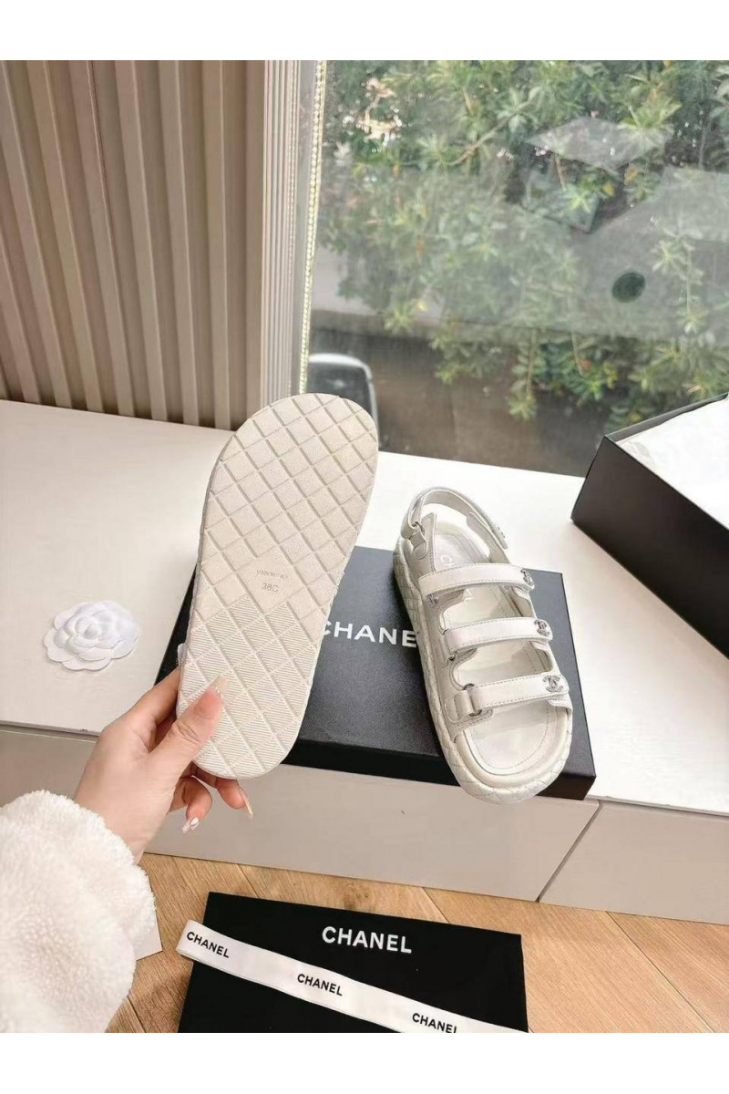 Chаnеl Женские кожаные сандалии белого цвета