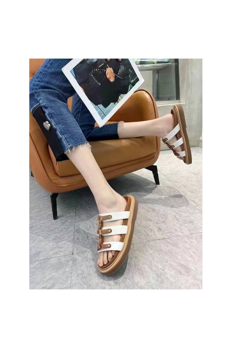 Celine Женские кожаные шлёпанцы 