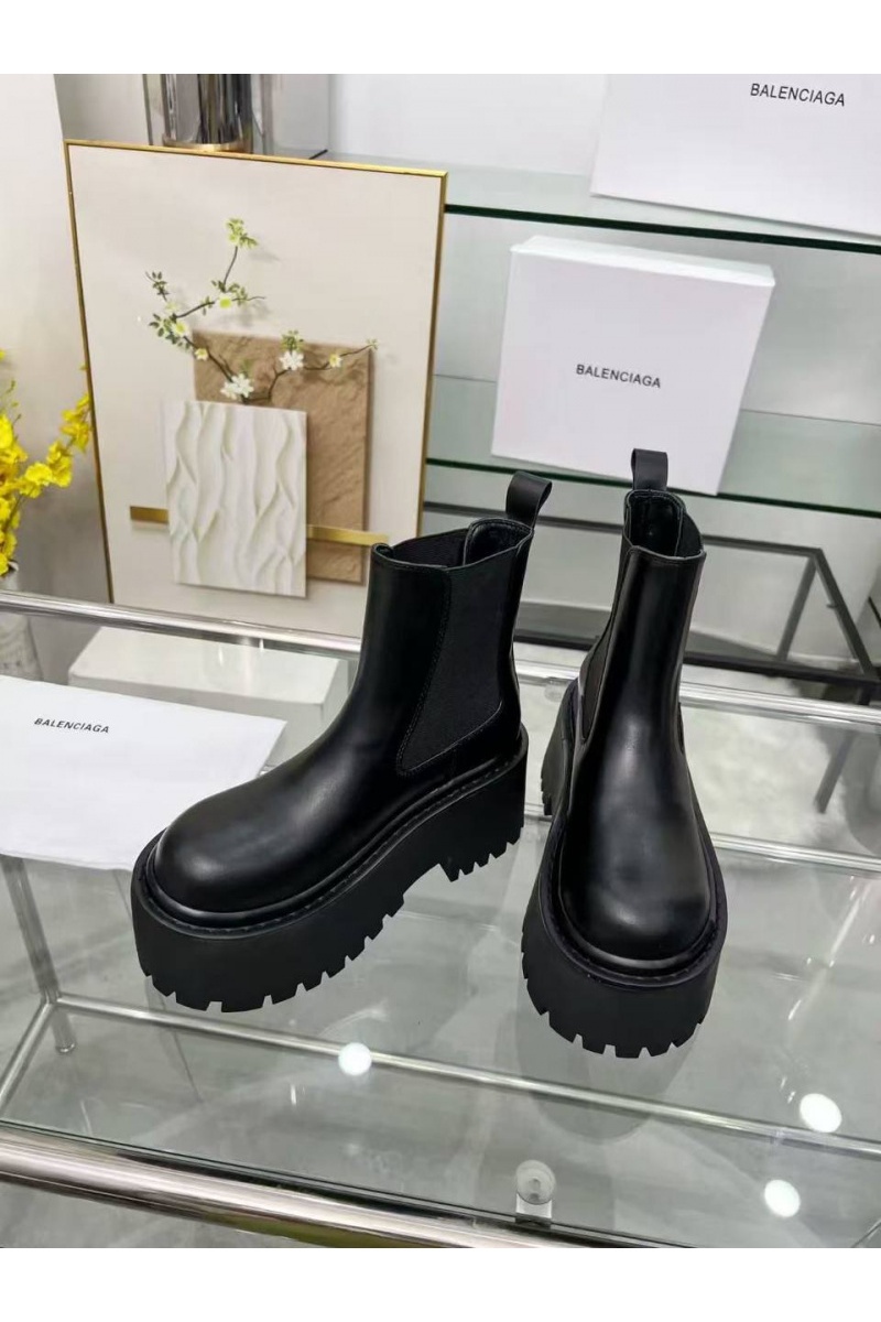 Balenciaga Женские кожаные сапоги чёрного цвета