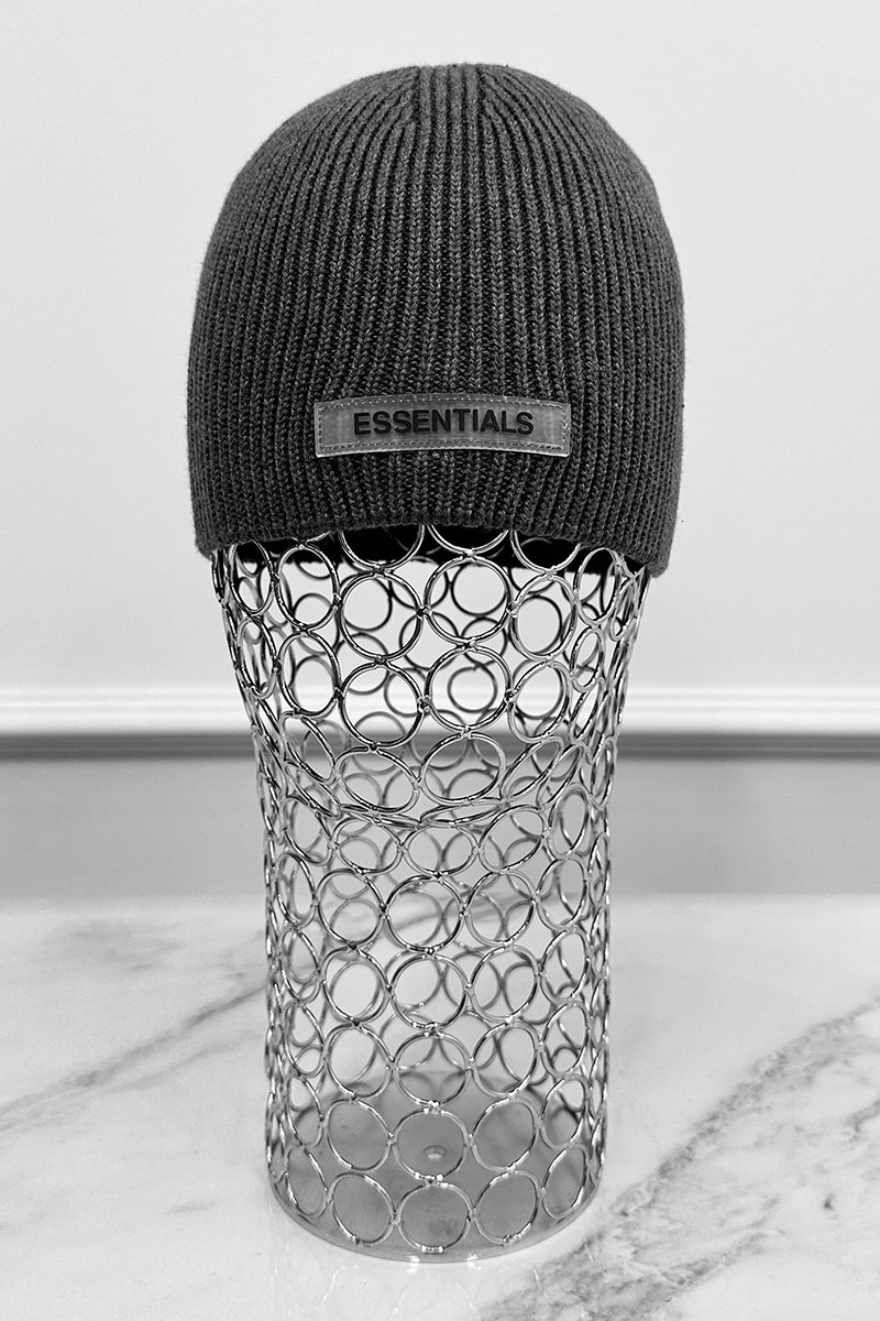 Designer Clothing Серая шапка Fear Of God Essentials logo-patch