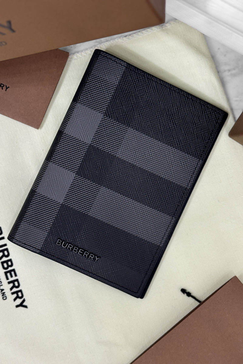Burberry Кожаная обложка для паспорта Check Premium 14x10x2 см