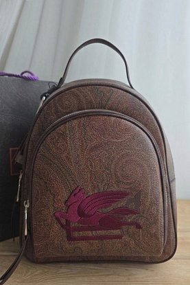 Кожаный рюкзак с узором плейсли 30x24 см