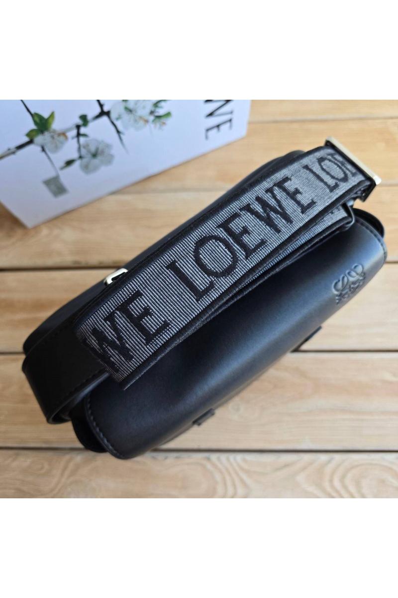 Loewe Кожаная сумка Military Messenger XS 24x20 см