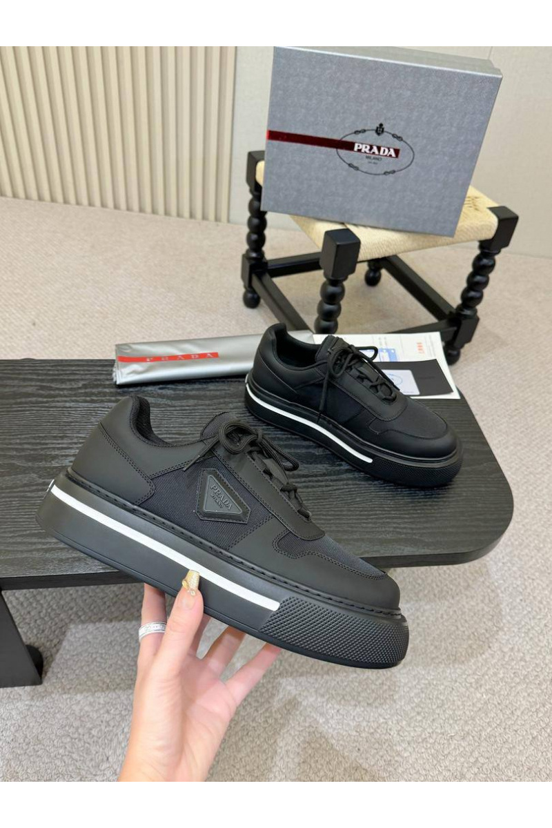 Prada Комбинированные кроссовки logo-plaque - Black