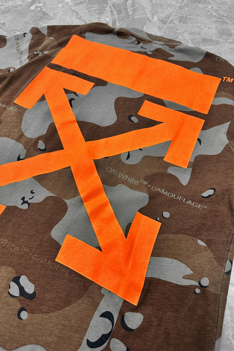 Off-White Оверсайз футболка Arrows Camo 