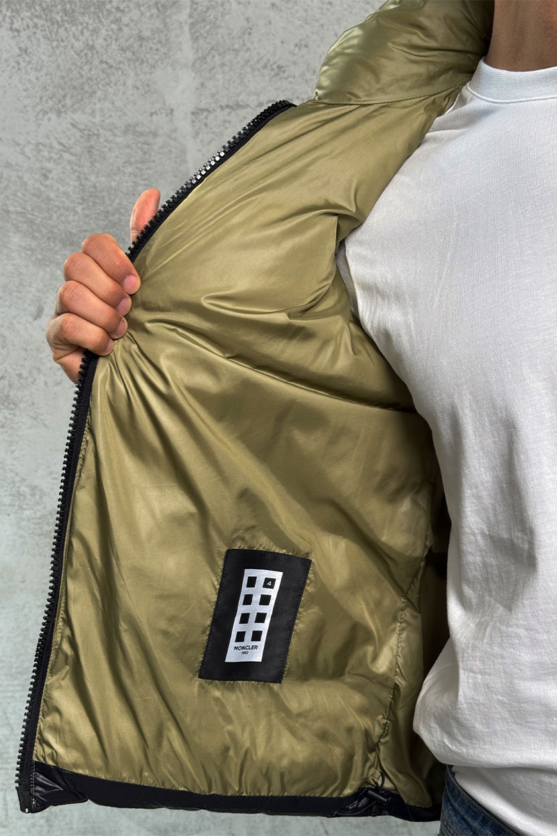 Moncler Утеплённый жилет чёрного цвета