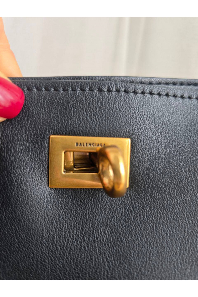 Balenciaga Кожаная сумка 37x34 см