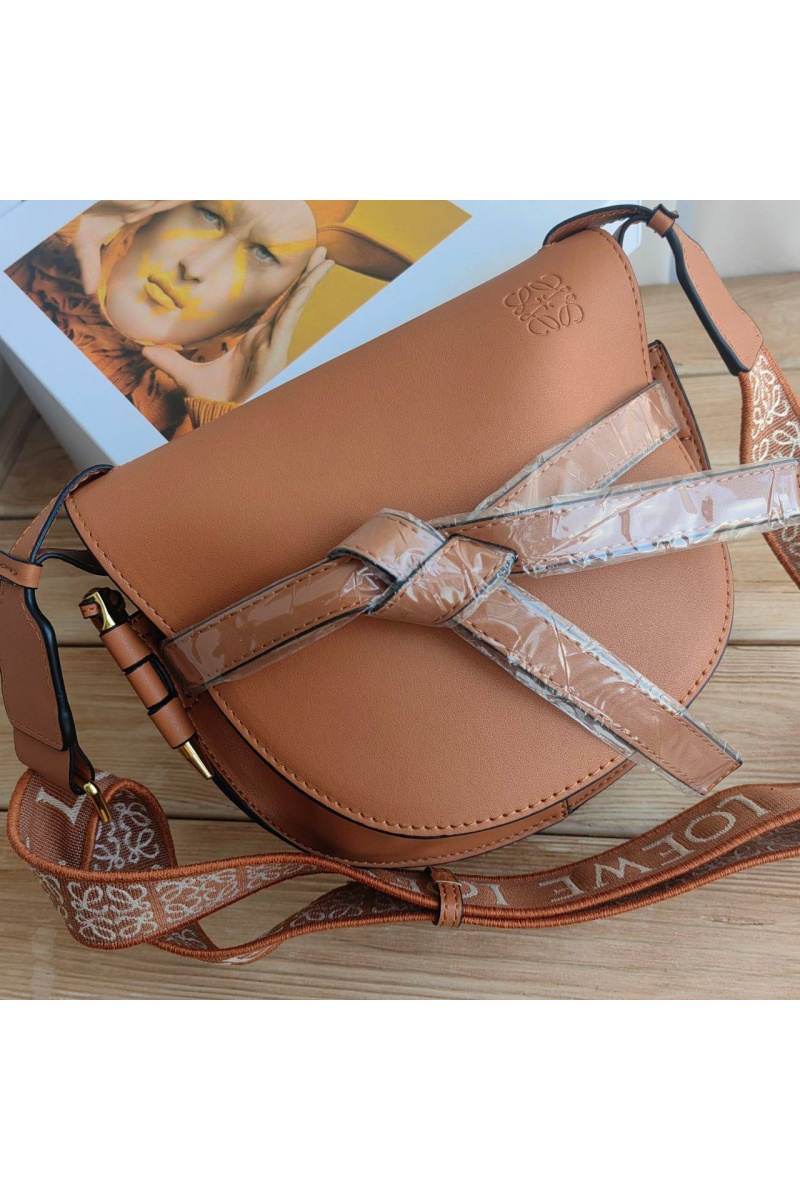 Loewe Женская кожаная сумка Gate small 21x20 см (3 расцветки)