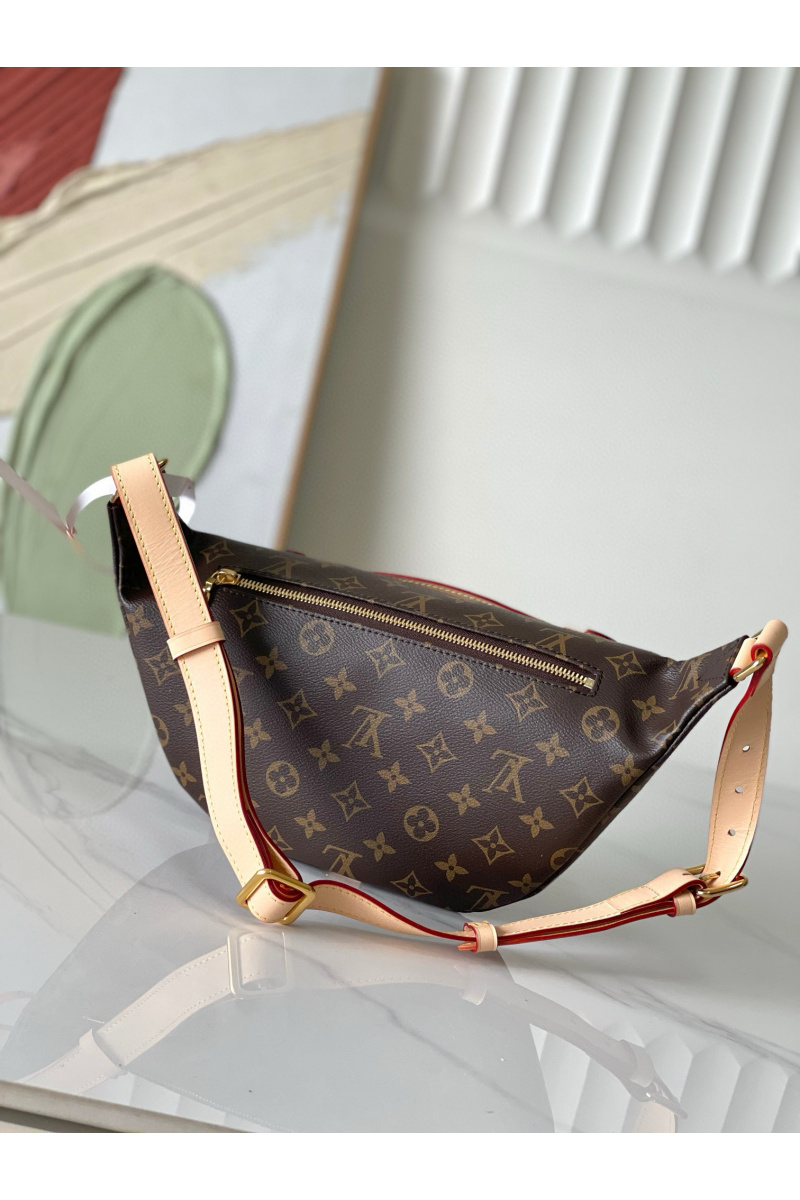 Lоuis Vuittоn Кожаная сумка на пояс Bumbag Monogram Premium 37x14x13 см