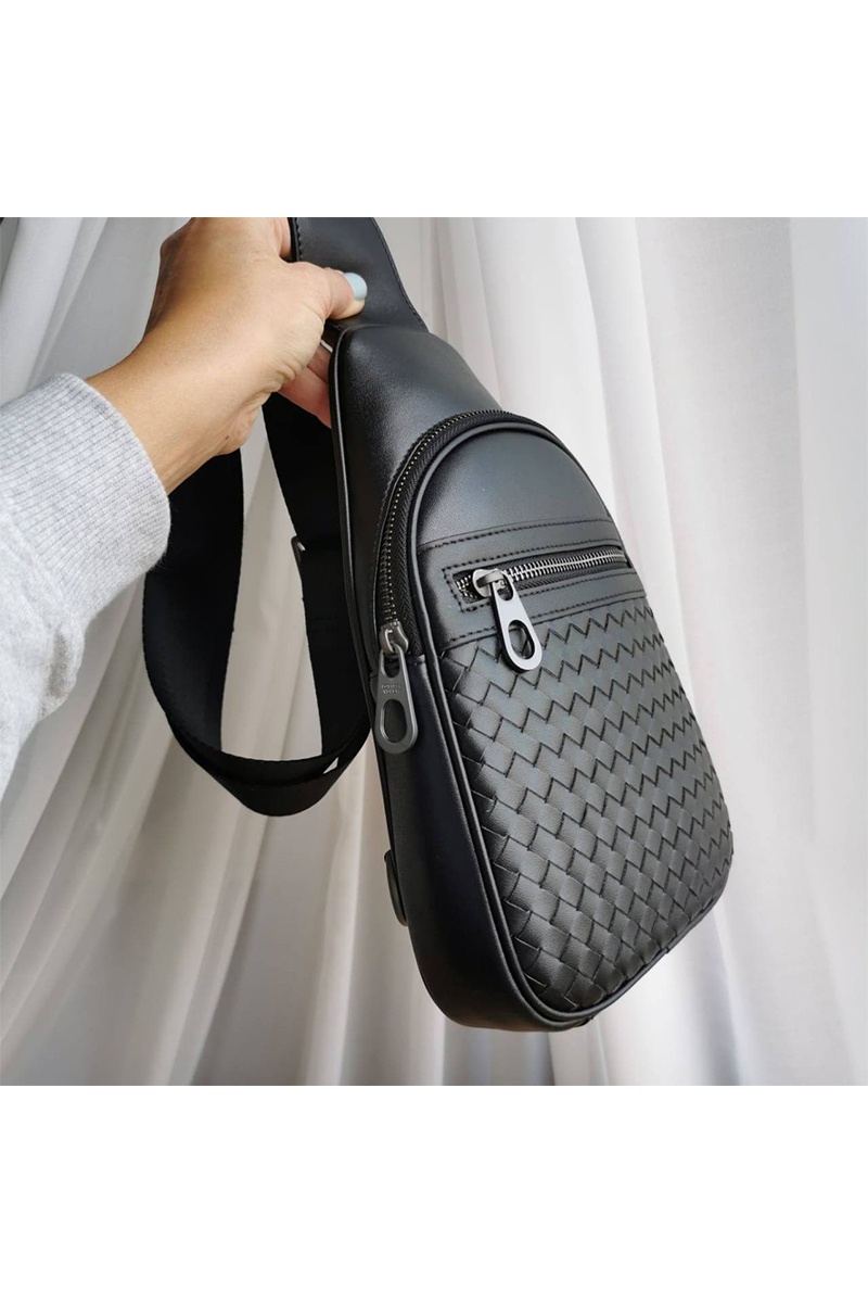 Bottega Veneta Кожаная чёрная сумка 28x18 см