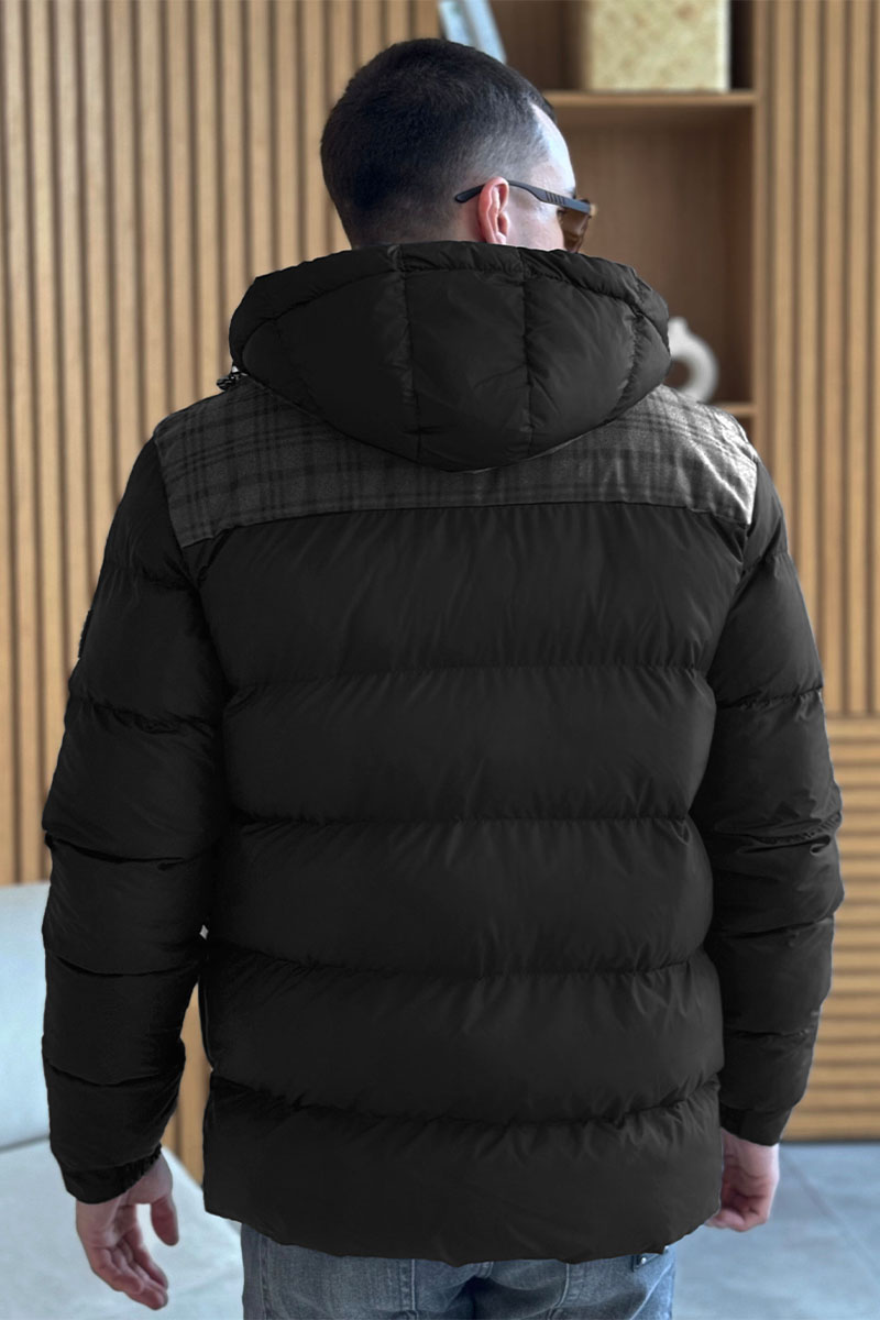 Burberry Куртка чёрного цвета TB logo 