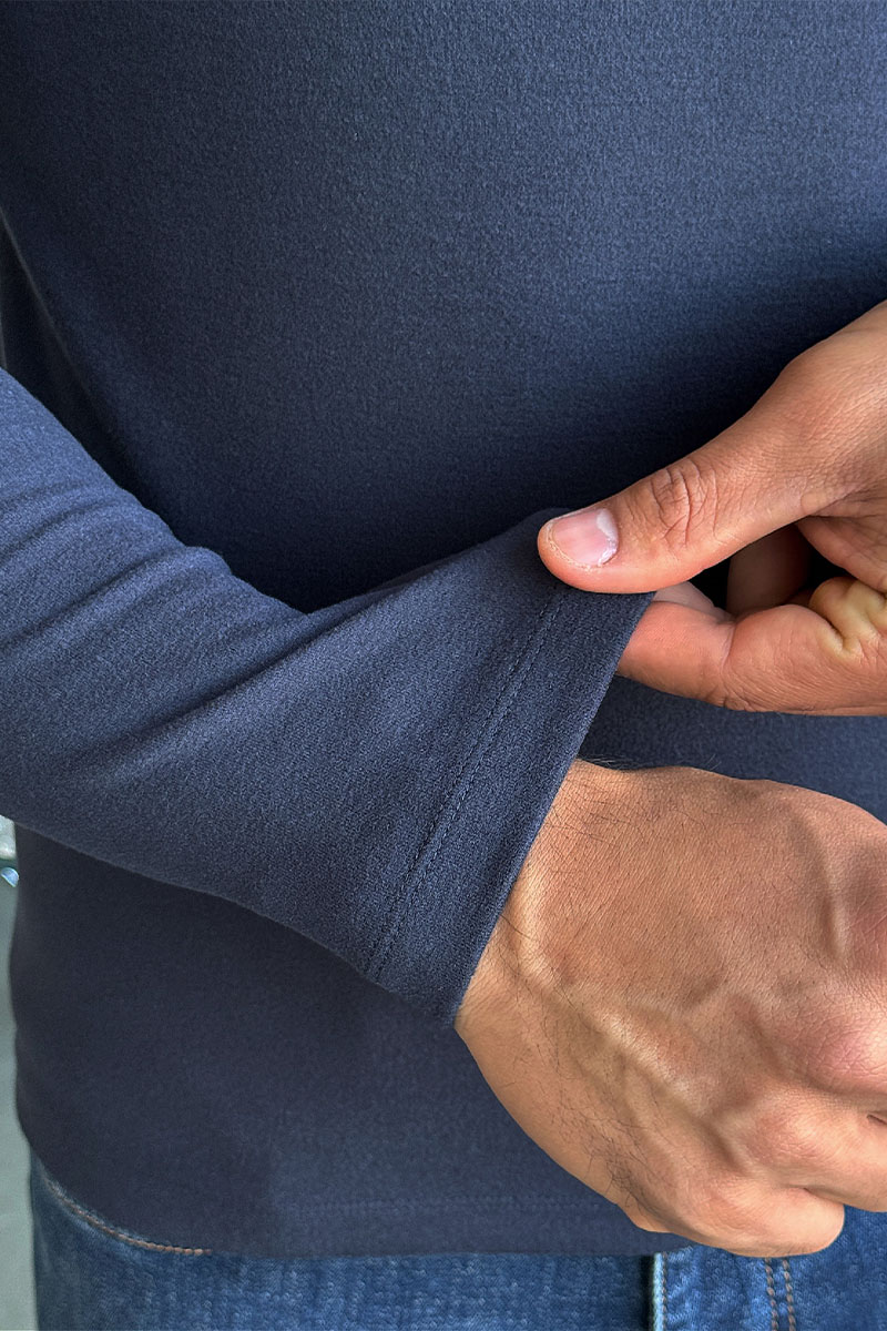 Moncler Утеплённая водолазка тёмно-синего цвета 