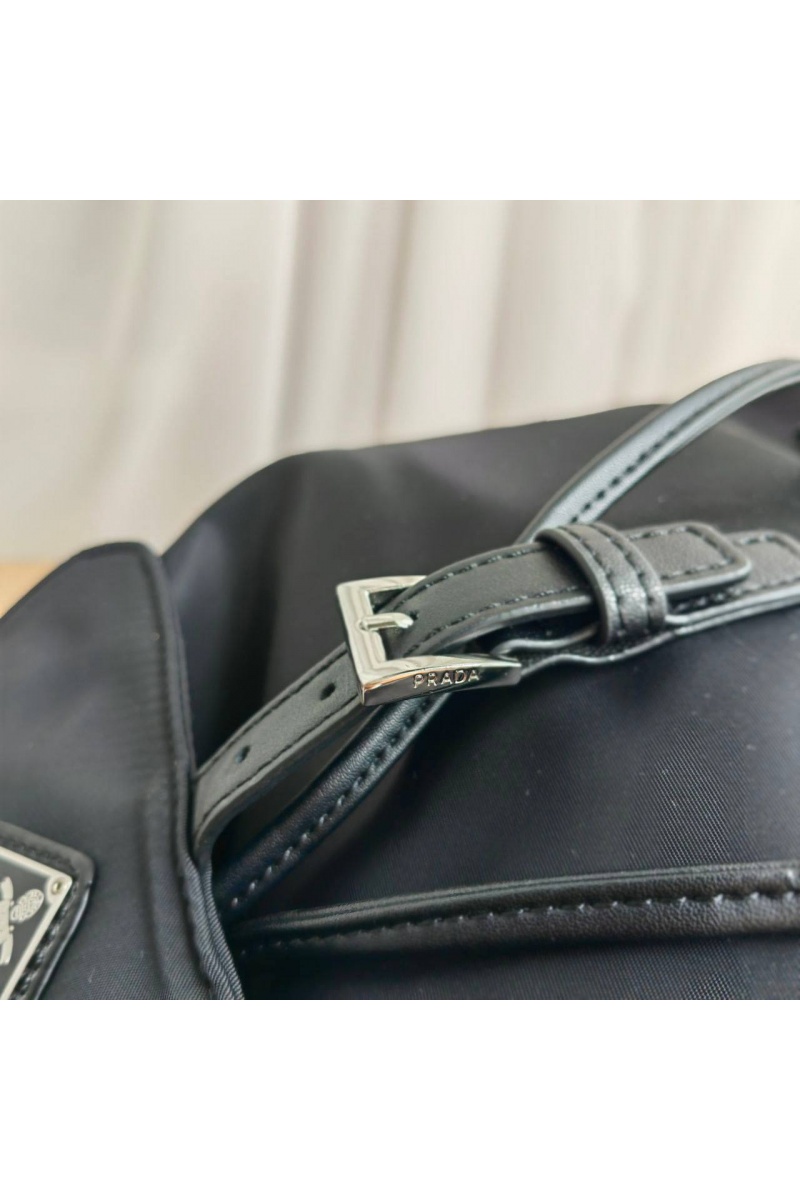 Prada Чёрный нейлоновый рюкзак 29x29 см