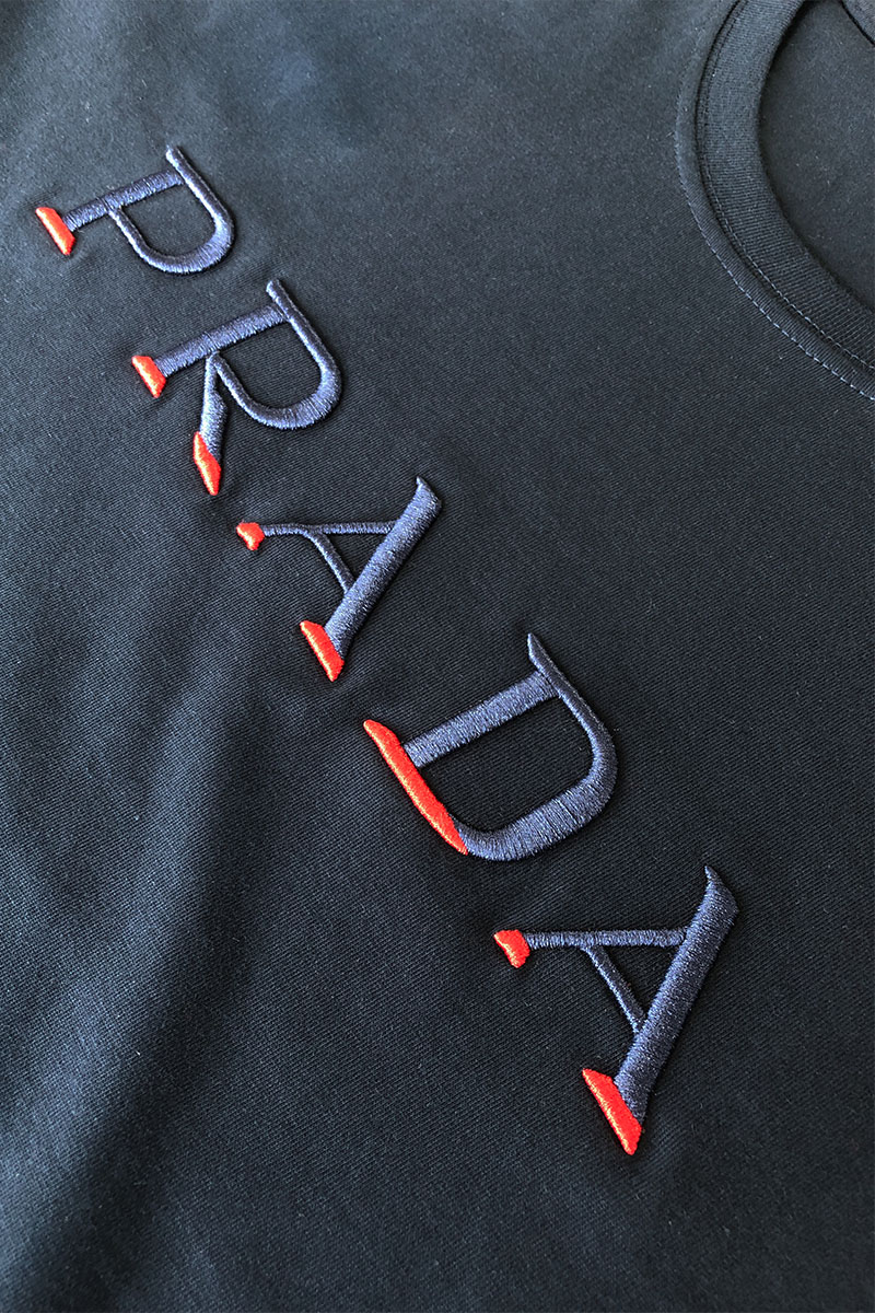 Prada Тёмно-синяя мужская футболка embroidered logo