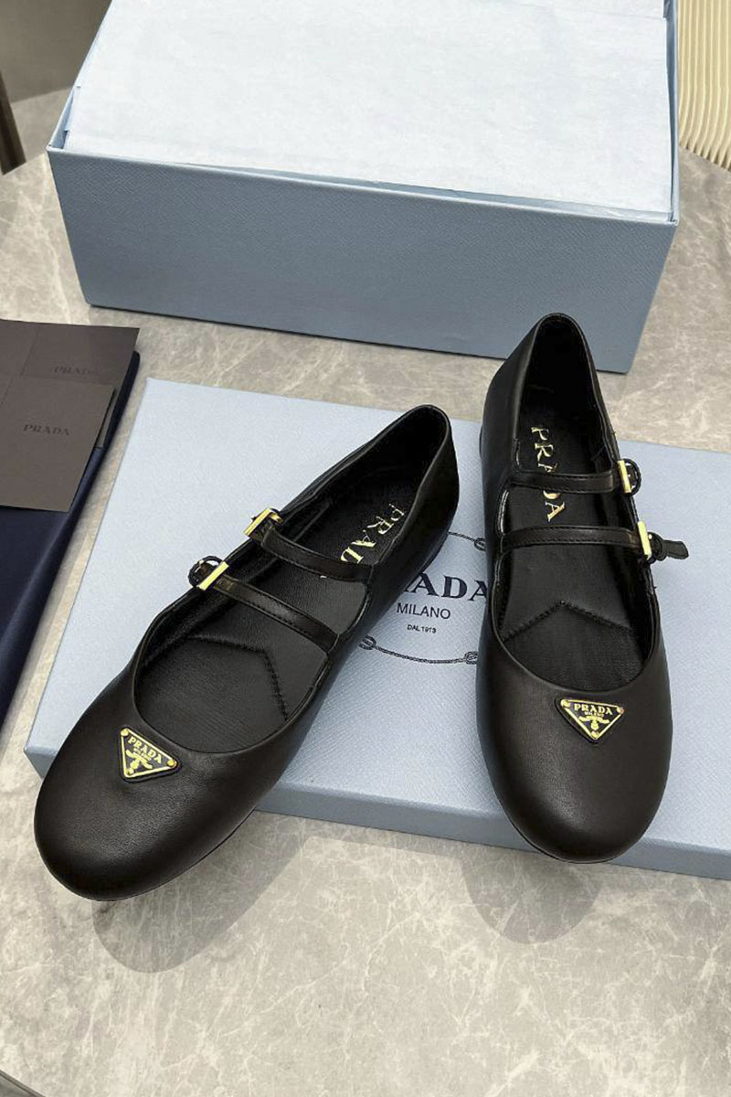 Prada Женские кожаные балетки Naplak чёрного цвета