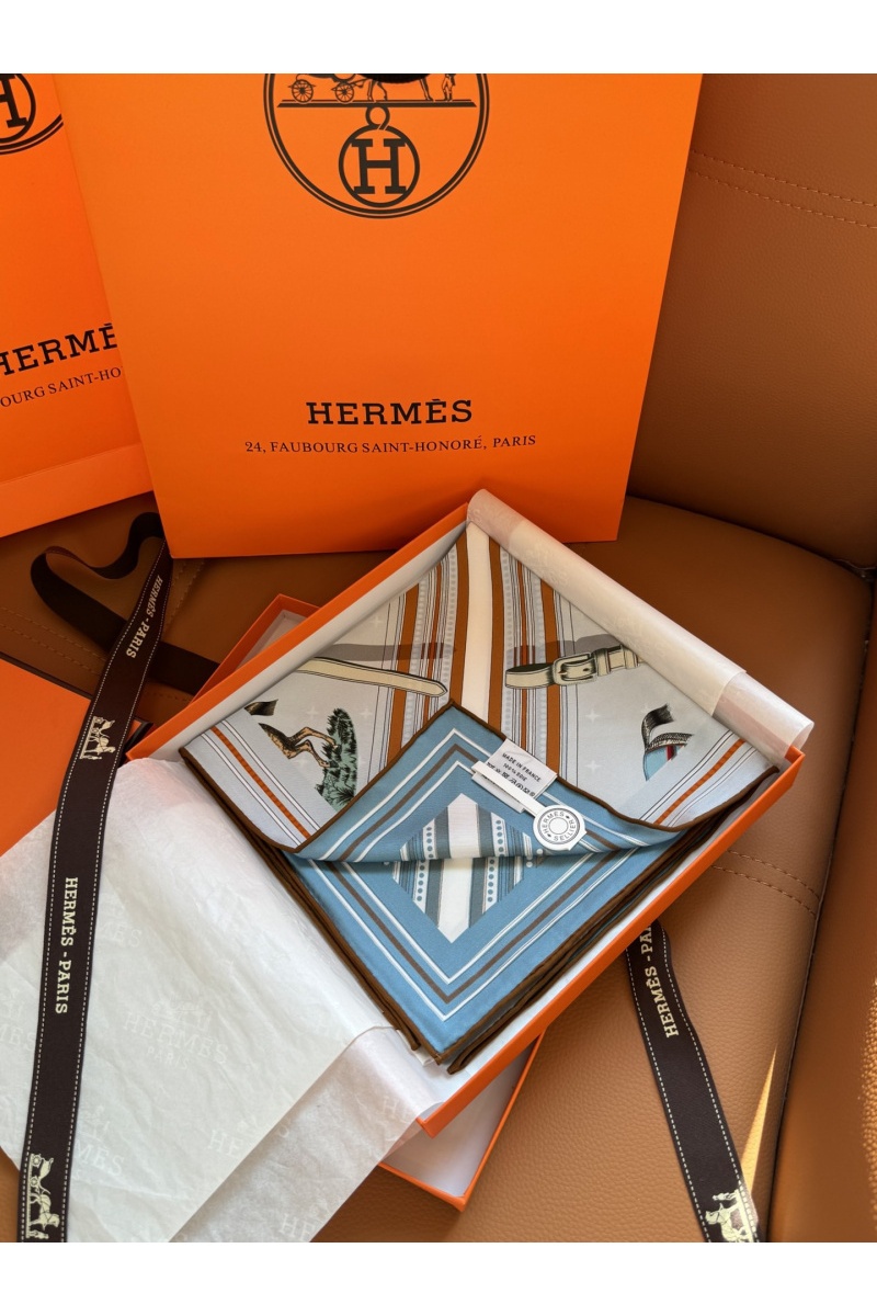 Hermes Платок Couvertures et Tenues de Jour premium 86x87 см