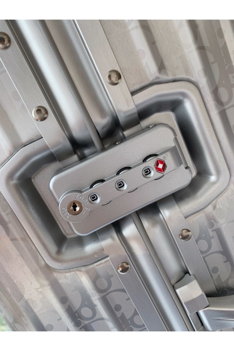 Rimowa Чемодан Aluminum M Premium 67x42x27 см