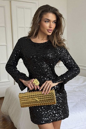 Женское платье в пайетках с открытой спинкой