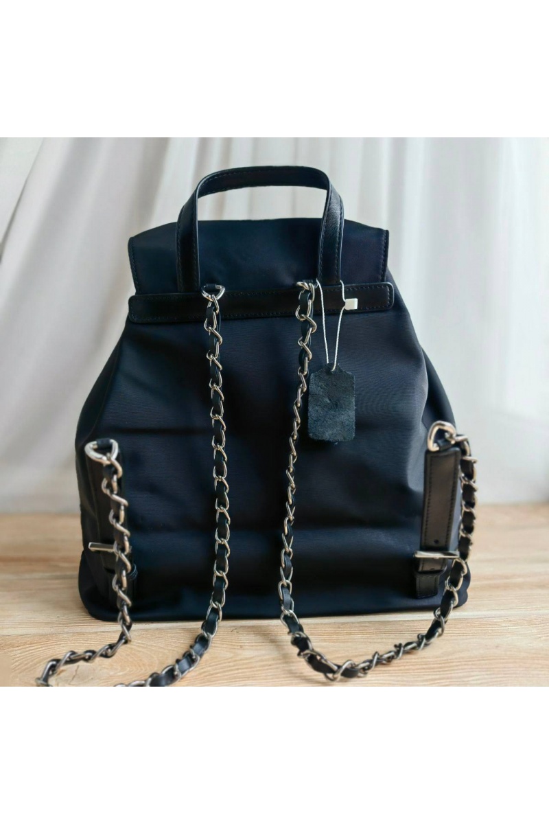 Prada Чёрный нейлоновый рюкзак 29x29 см