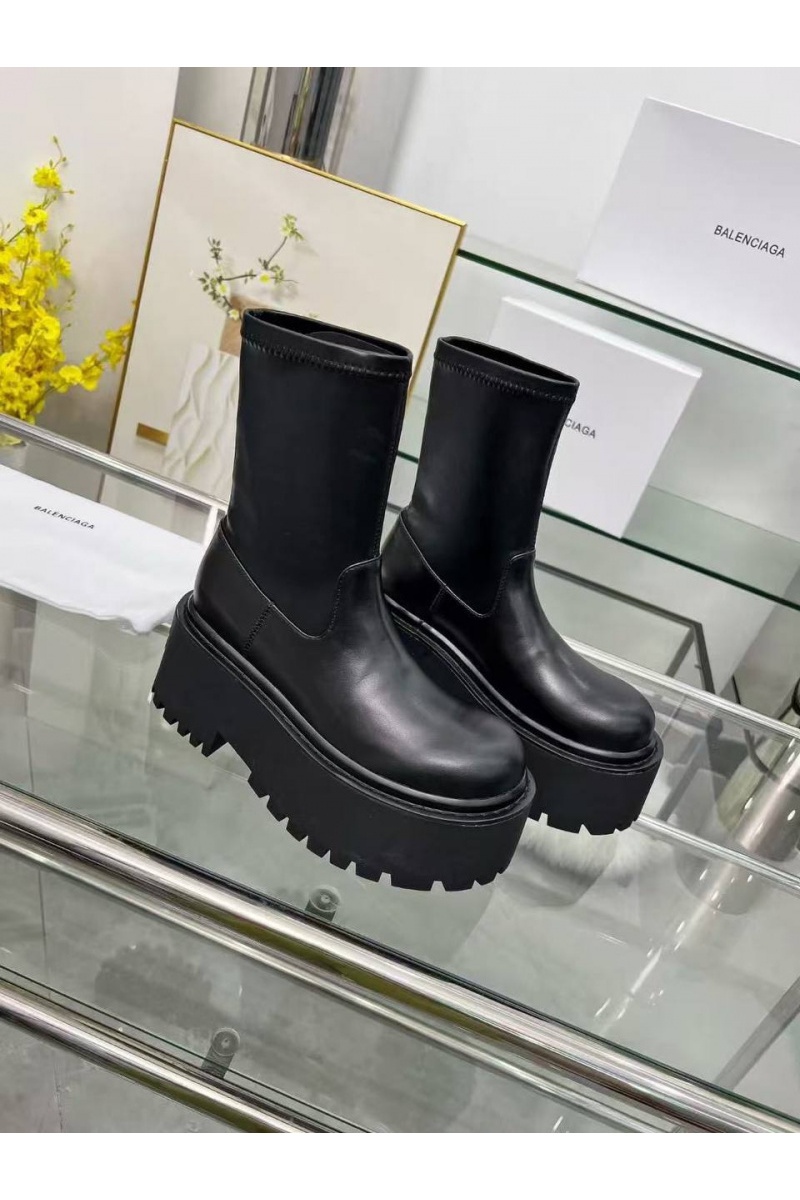 Balenciaga Женские кожаные сапоги чёрного цвета