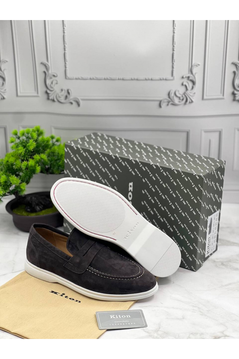 Kiton Замшевые лоферы коричневого цвета
