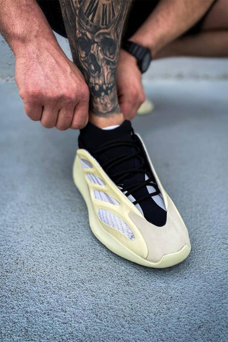 Adidas Кроссовки Yeezy Boost 700 V3 "Azael"