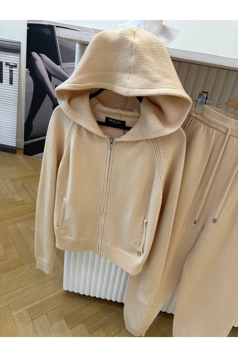Loro Piana Женский бежевый костюм Premium
