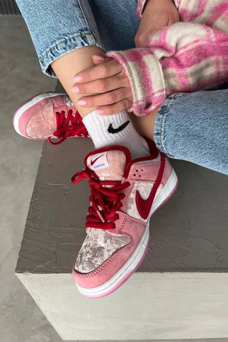 Nike Женские кроссовки SB Dunk Low "Strange Love"