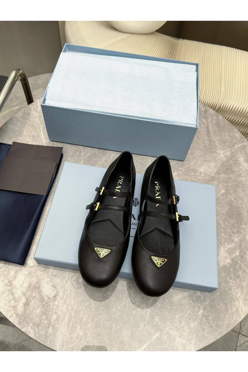 Prada Женские кожаные балетки Naplak чёрного цвета