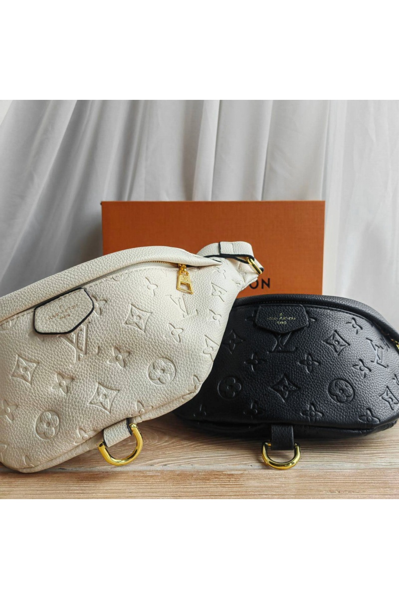 Lоuis Vuittоn Кожаная сумка на пояс Monogram Embossed 28x14 см
