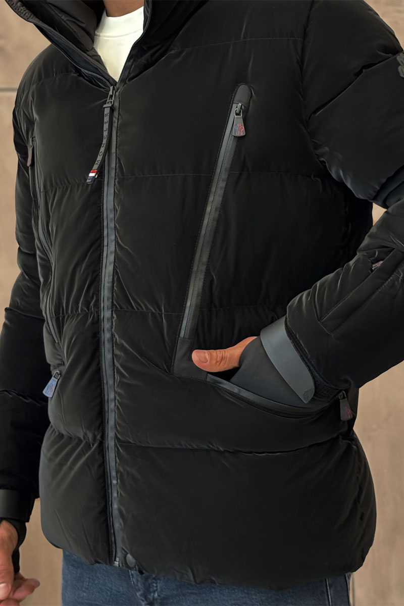 Moncler Мужская утеплённая куртка чёрного цвета