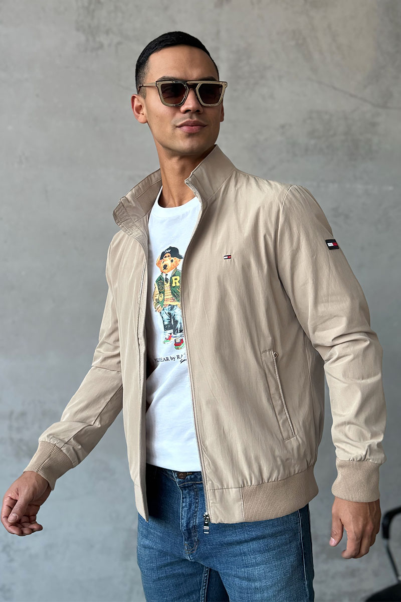 Tommy Hilfiger Ветровка светло-бежевого цвета logo-embroidered 