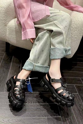 Женские кожаные сандалии Prada Monolith Fisherman - Black