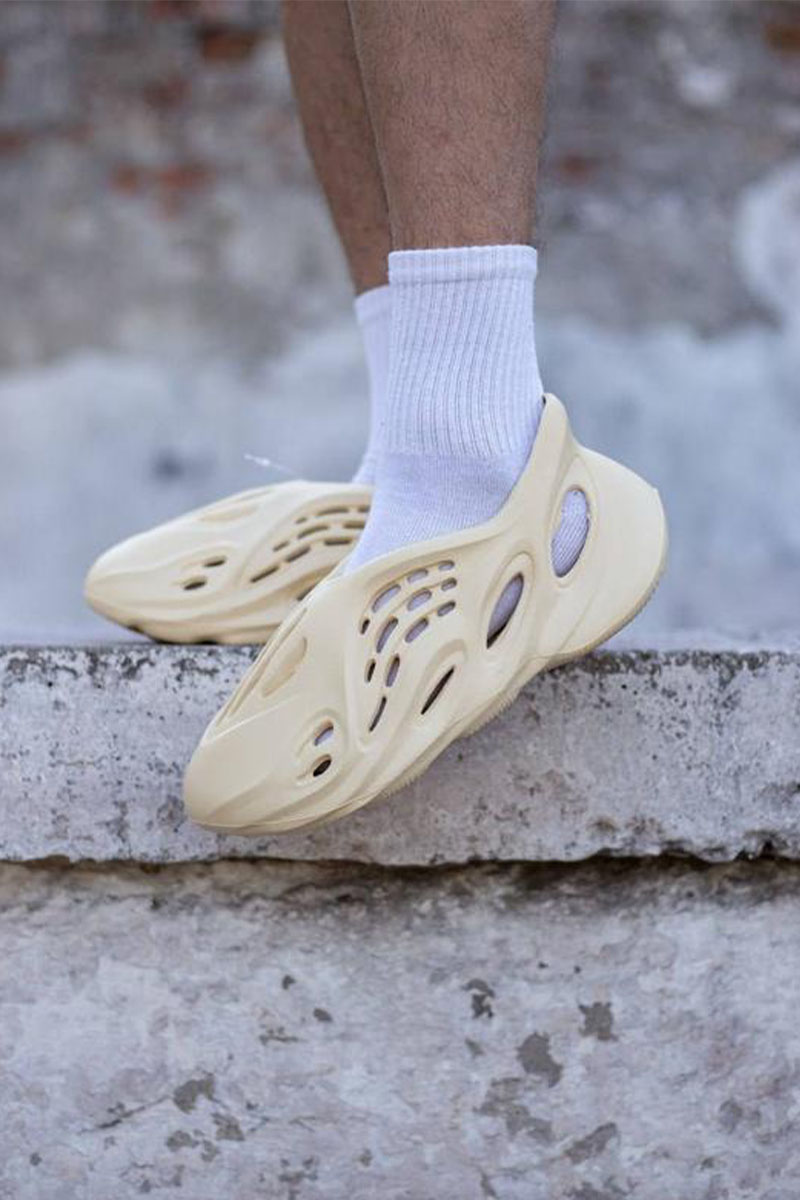 Adidas Кроссовки Yeezy Foam RNNR "Desert Sand"