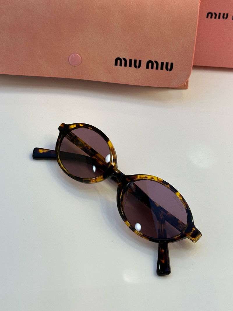 MIU MIU Солнцезащитные очки с леопардовой оправой