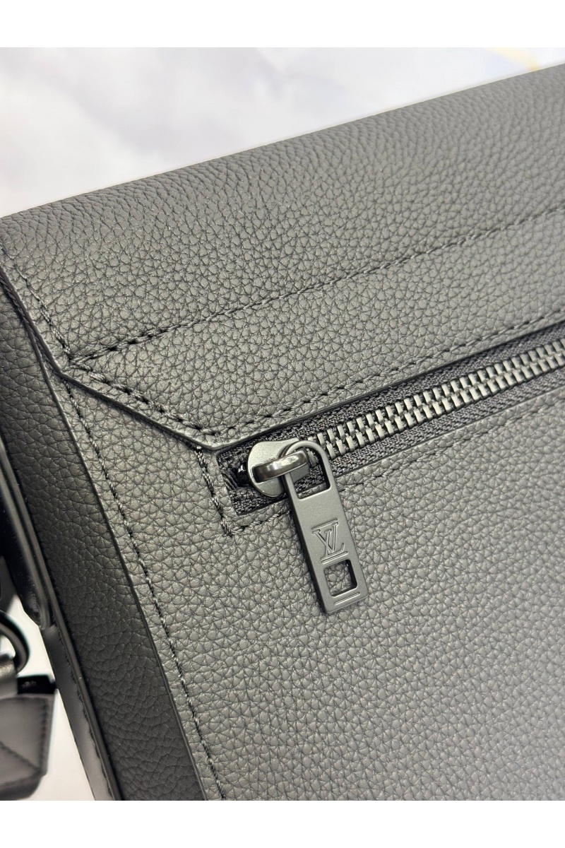 Lоuis Vuittоn Кожаная сумка Takeoff Messenger premium 28x23x10 см
