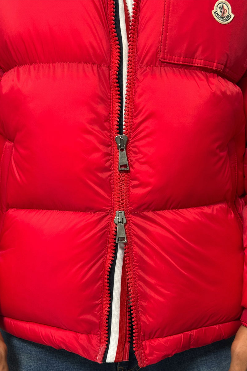 Moncler Мужская куртка красного цвета