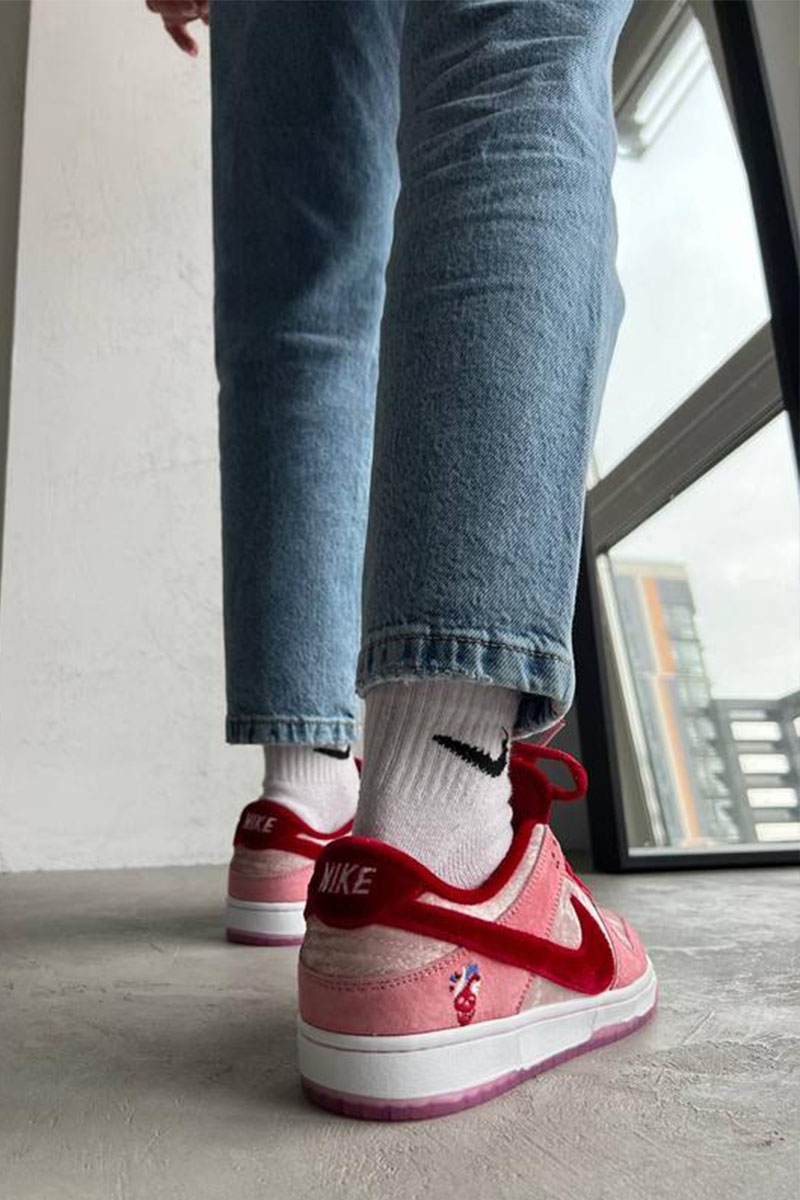 Nike Женские кроссовки SB Dunk Low "Strange Love"