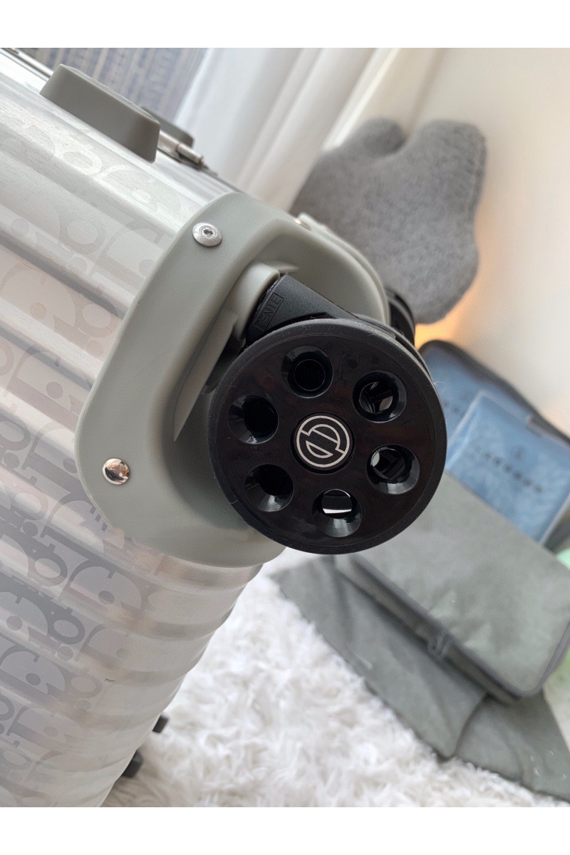 Rimowa Чемодан Aluminum M Premium 67x42x27 см