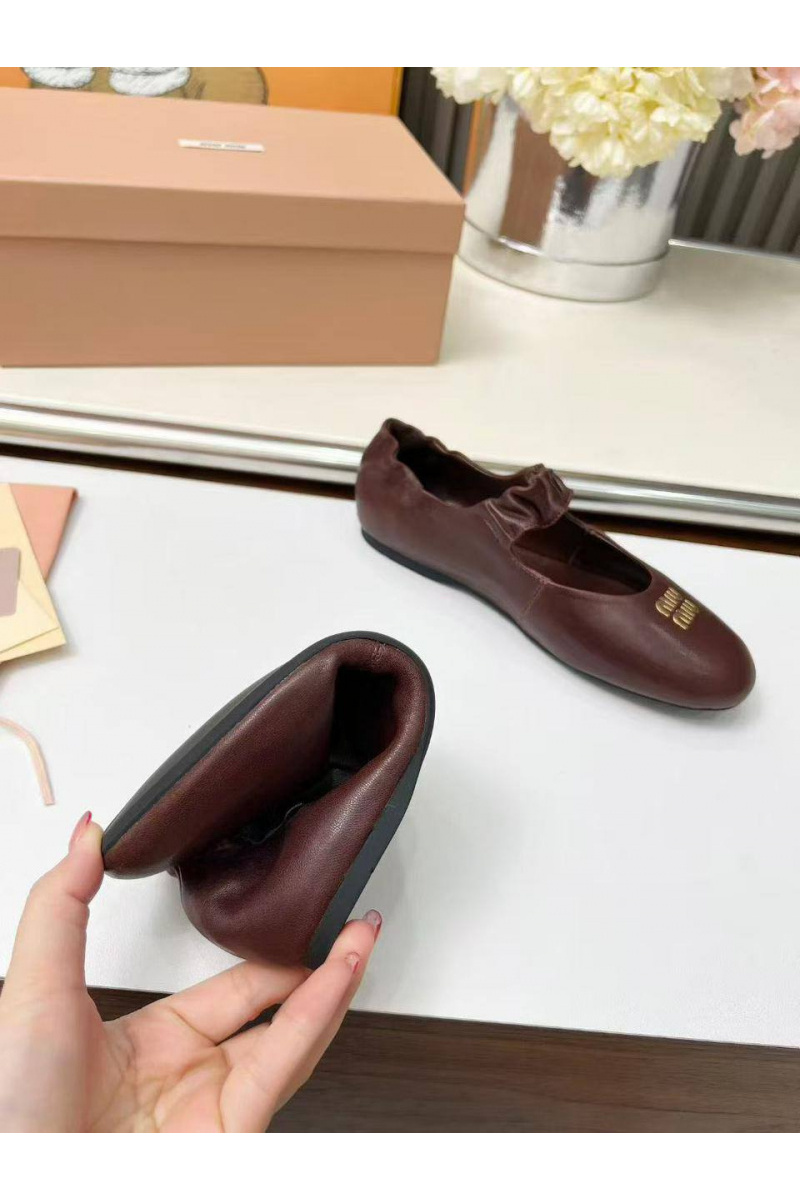MIU MIU Женские кожаные балетки с круглым мысом 