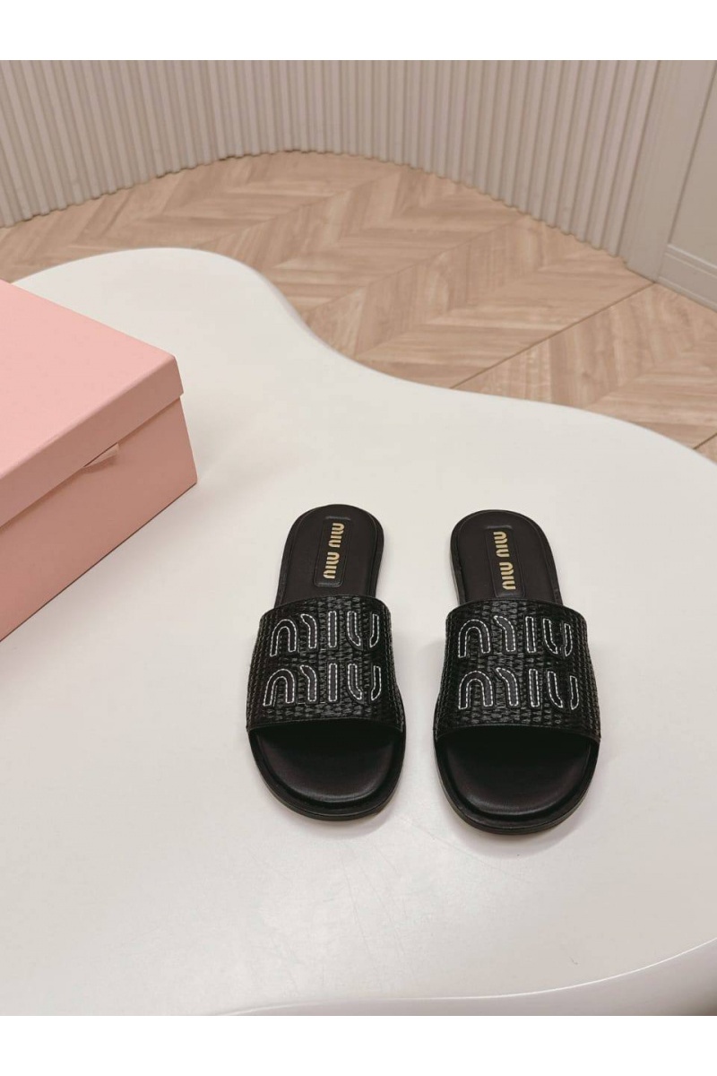 MIU MIU Женские шлёпанцы чёрного цвета