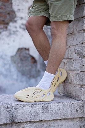 Кроссовки Yeezy Foam RNNR "Desert Sand"
