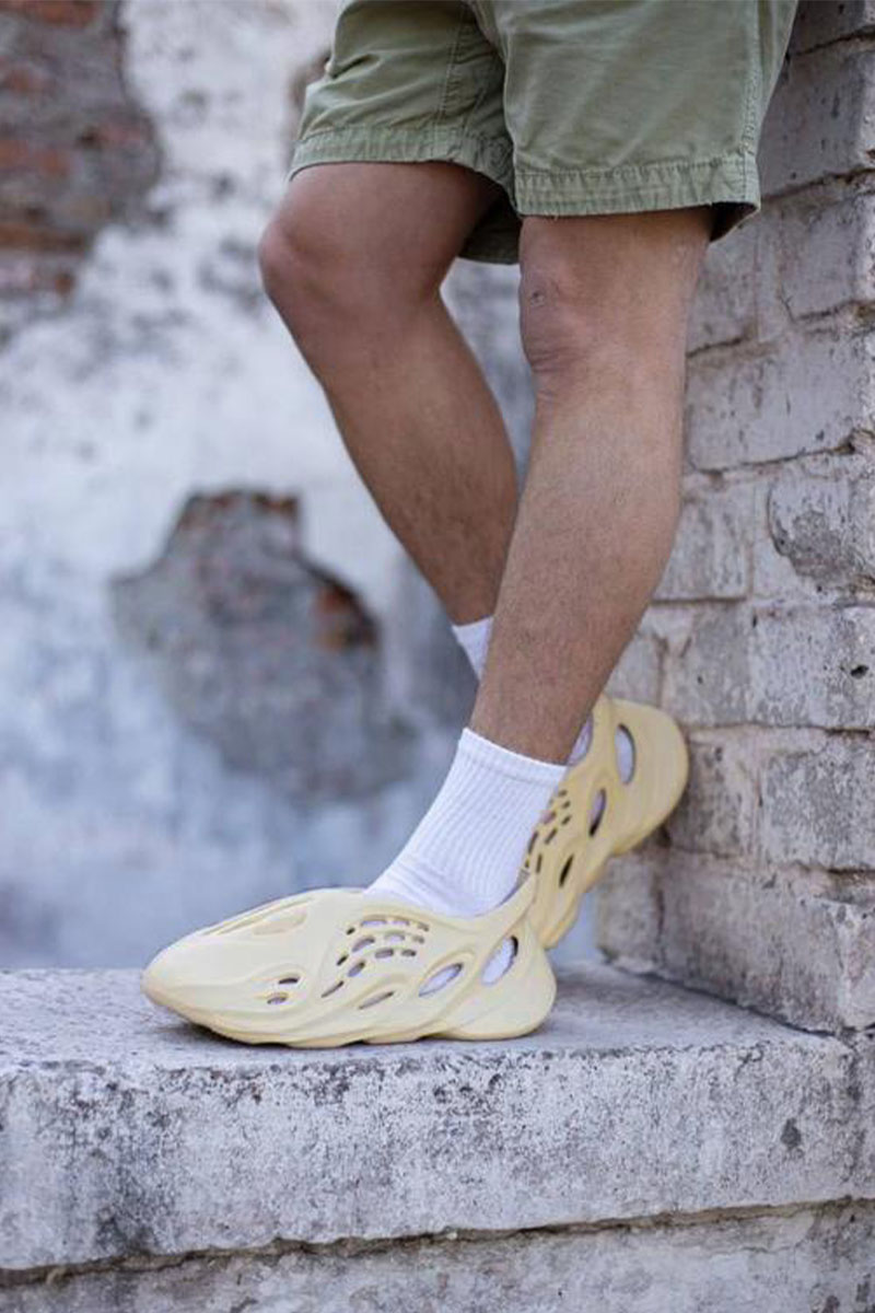 Adidas Кроссовки Yeezy Foam RNNR "Desert Sand"