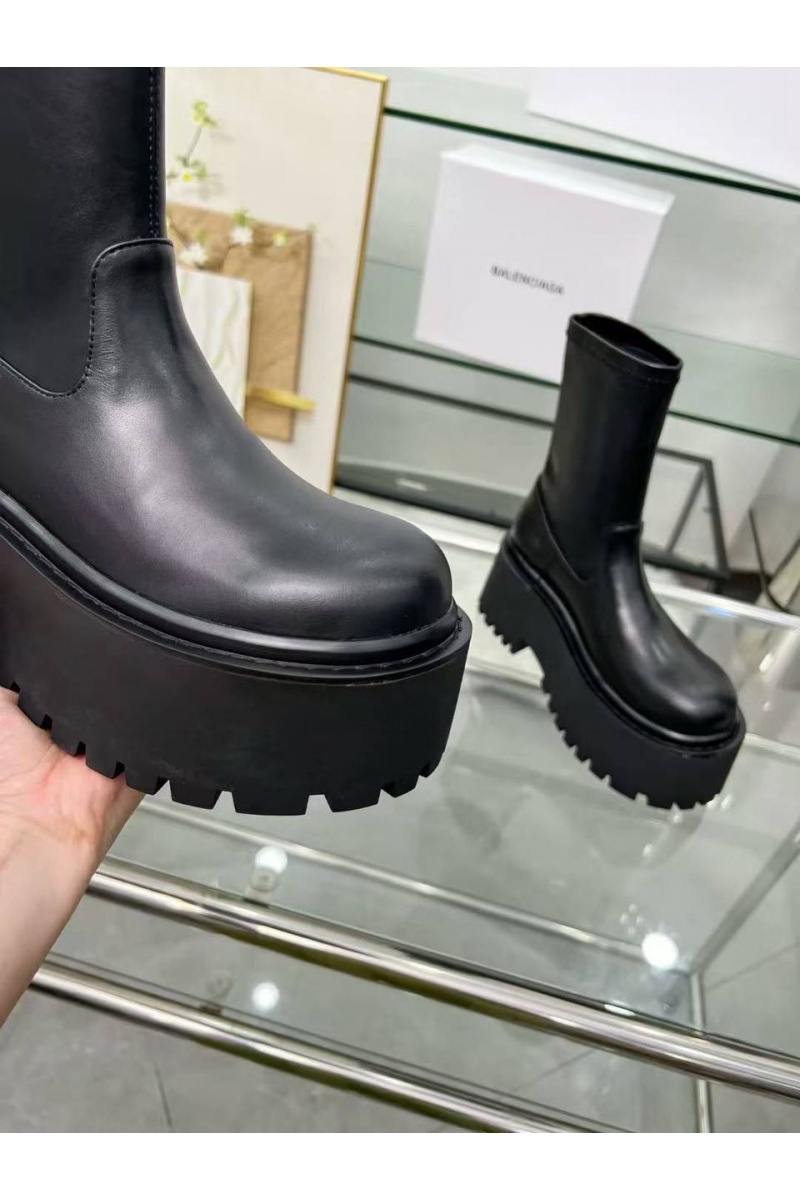 Balenciaga Женские кожаные сапоги чёрного цвета