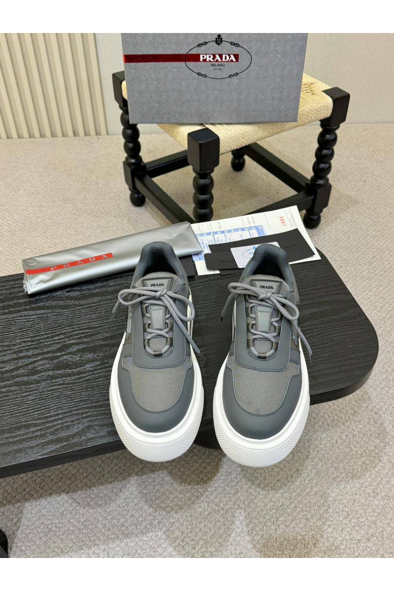Prada Комбинированные кроссовки logo-plaque - Grey