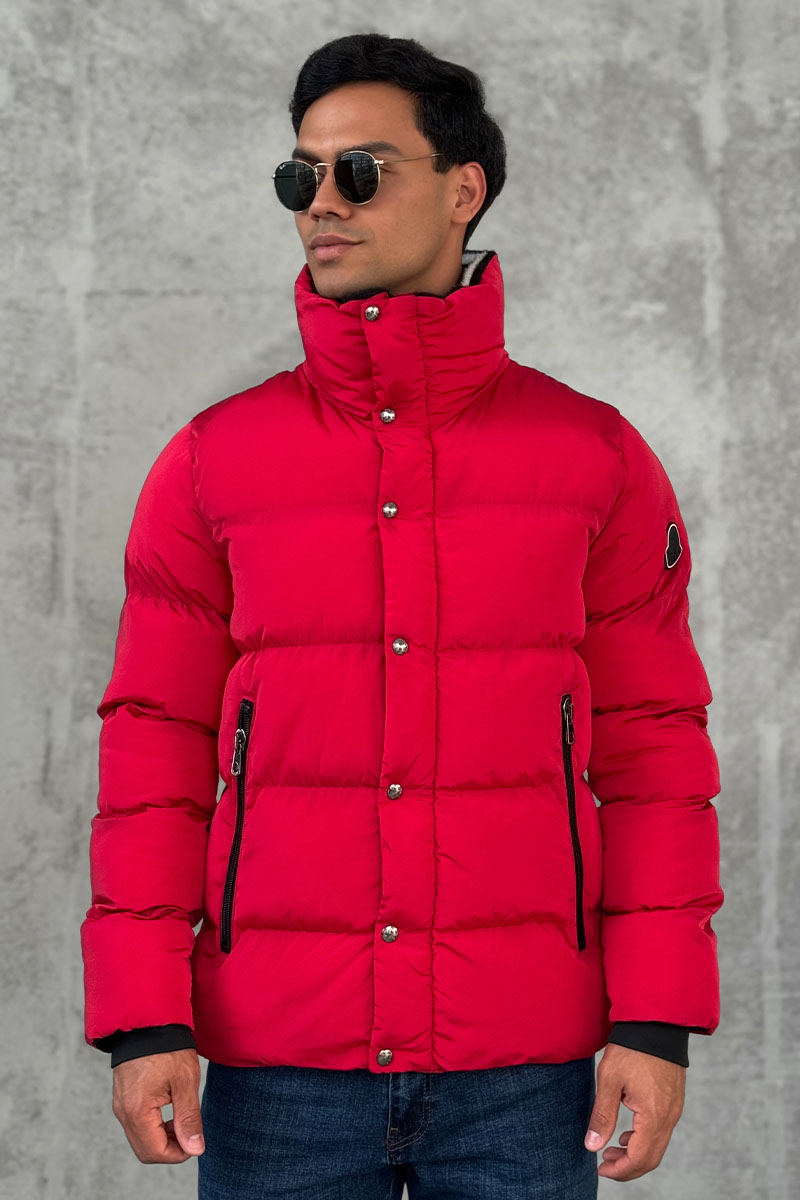 Moncler Куртка красного цвета logo-patch