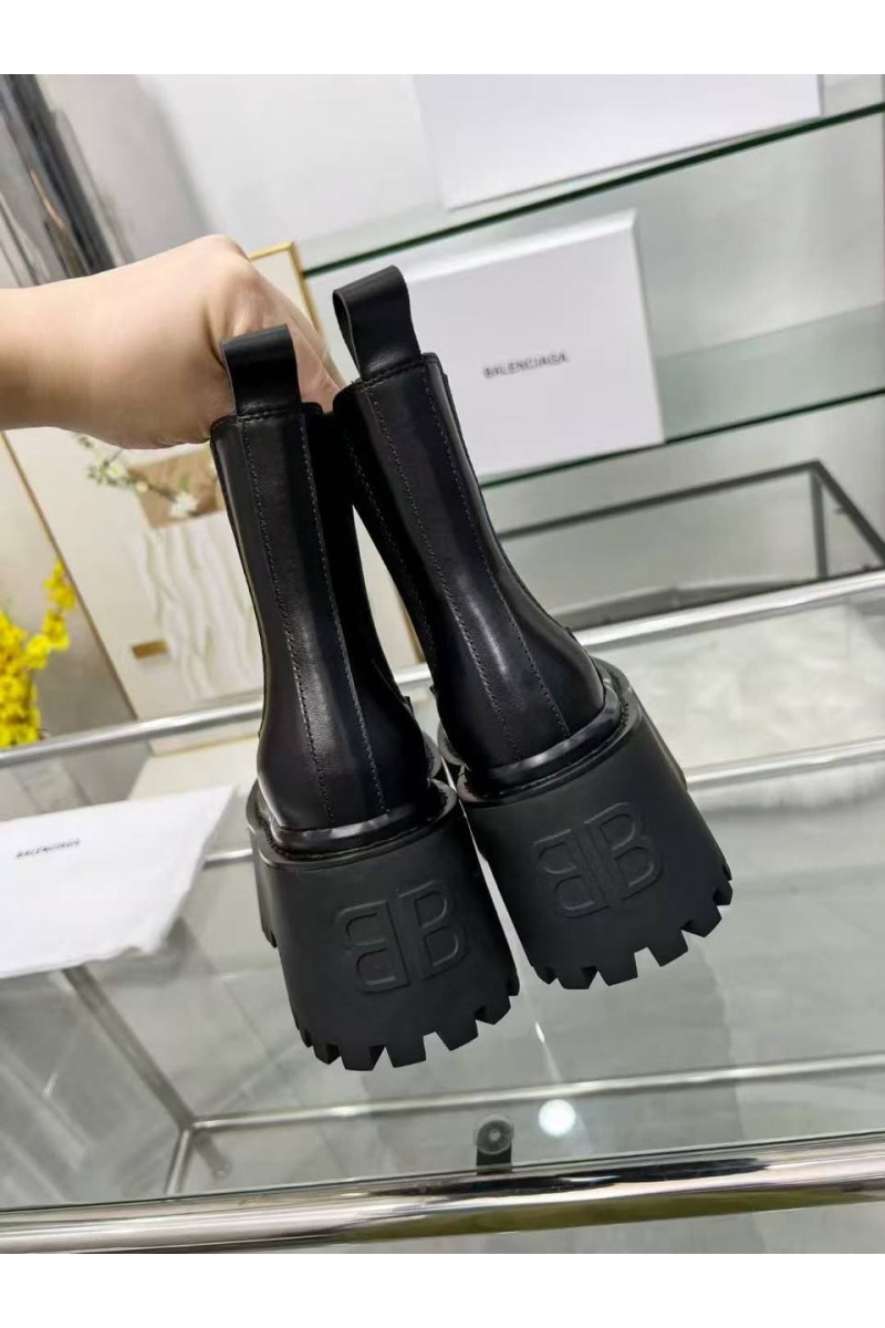 Balenciaga Женские кожаные сапоги чёрного цвета