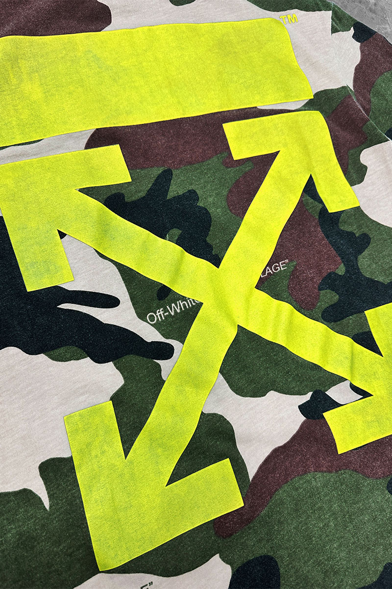 Off-White Оверсайз футболка Arrows Camo