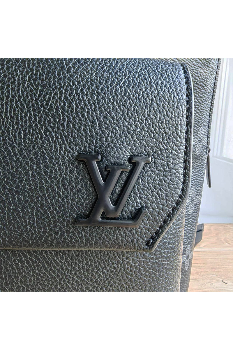 Lоuis Vuittоn Кожаный рюкзак Discovery Monogram Eclipse 40х30 см