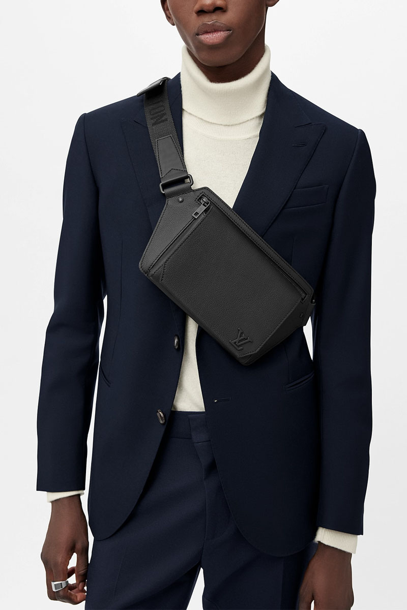 Lоuis Vuittоn Кожаная сумка на пояс Aerogram 27x17 см